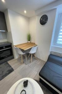 Apartment Appartement mit privatem Parkplatz by Interhome