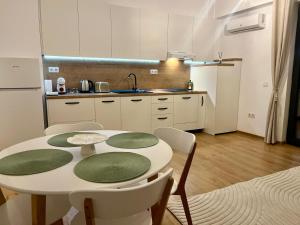 BB Central Apartment with Free Parking