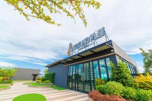 Pause and Play Hotel