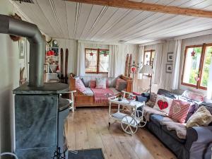 Holiday Home Chalet Chic-Hot Pot by Interhome