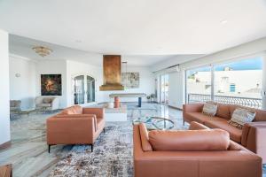 Luxe Penthouse, BBQ, jacuzzi, games, ocean view, Oura 2-min walk - By Seareen