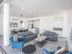 Holiday Home Schöne Villa Olivine Pearl OL5 mit Garten by Interhome