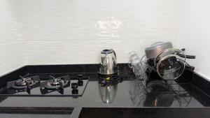 Apartamentos independentes, oferecendo conforto e segurança em Cabo Frio. RM Hospedagem