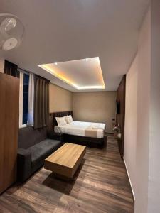 Royale Serenity