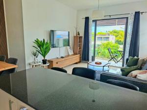 Freesia Apartment 2 by Mau-Rent Houses