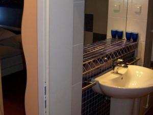 Apartment Stylische Ferienwohnung mit Südbalkon in Messenähe by Interhome