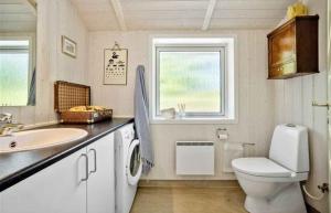 Cosy Holiday Home Near Beach And Play