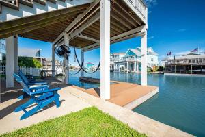 Agua Vista Waterfront ParadiseHot TubFishKayaks