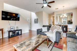 9 Mi to WDW: Resort-Style Townhome w Pool Access