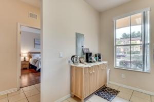 9 Mi to WDW: Resort-Style Townhome w Pool Access