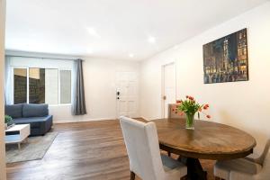 Comfortable One-Bedroom with Two Queen Beds