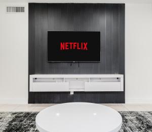 Modern Boca Condo Near FAU - 2 KING BR, Pool