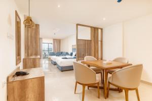 Golden Pillar Hotel