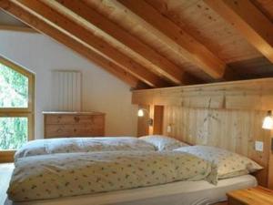 Apartment Chesa Semnadur H8 by Interhome