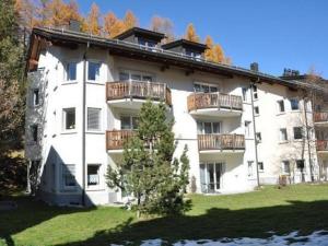 Apartment Chesa Semnadur H5 by Interhome