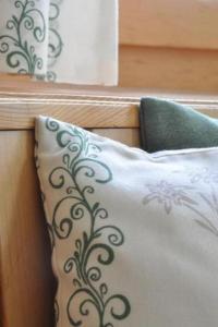 Apartment Chesa Sunasain V8 by Interhome