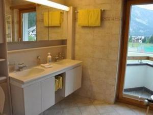 Apartment Chesa Sunasain V8 by Interhome