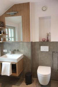 Holiday Home DünenHuuske InselHartje mit Sauna auf Spiekeroog by Interhome