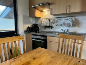 Holiday Home L3 Eingezäuntes Ferienhaus in Eckwarderhörne by Interhome