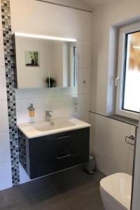 Holiday Home N8 Eingezäuntes Ferienhaus in Eckwarderhörne by Interhome