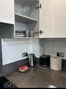 Central-Modern 1-Bed Apt,Sleep 4 -Near Train Station & Easy Access to Central London & City Centre