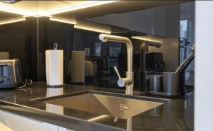 Luxury 1BR near Burj Khalifa Business Bay Free Parking