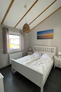 Holiday Home G1 Eingezäuntes Haus mit Kamin in Eckwarderhörne by Interhome