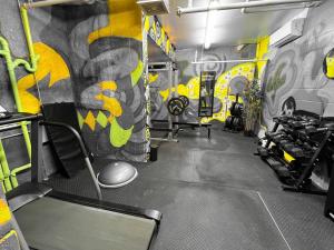 217 - Pastel Stylist 2 KING-BR with Parking, nr DT&Airport