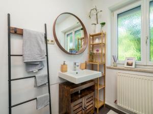 Apartment Eg mitte helle 70m 2 Zimmer Wohnung nähe Salzburg by Interhome