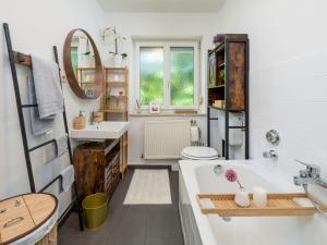 Apartment 2og Links helle 70m 2-Zimmer Wohnung nähe Salzburg by Interhome