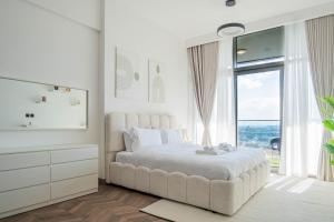 Stunning Burj Khalifa View Luxury 2BR Business Bay