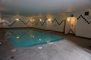 Griz Inn by Fernie Central Reservations - Right on The Slopes