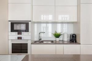 Old Town Apt with AC & Parking, 5 min Main Sq & Kazimierz