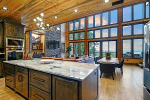 Wonderstruck Lodge-#1LakeViews-5Ksqft-HikeToRiver