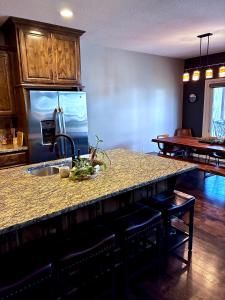 Spacious Blue Springs Retreat near Arrowhead Stadium