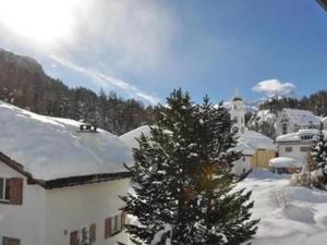 Apartment Chesa Sunasain V7 by Interhome