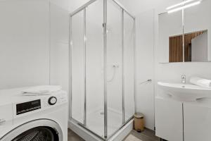 U1 Metro Nearby - 1-BR - fast Wi-Fi