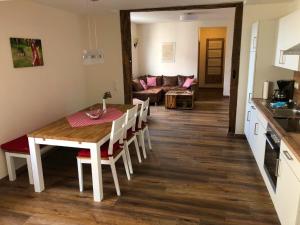 Apartment Rollstuhlgerechte Ferienwohnung Rotkäppchen by Interhome