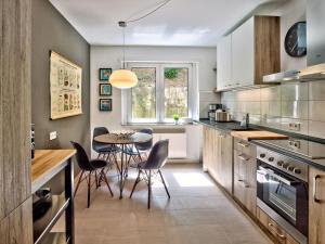 Apartment Gemütliche Ferienwohnung in Alt-Saarbrücken mit Terrasse by Interhome