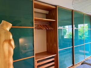 Apartment Designer Wohnung nahe Flughafen und Messe by Interhome