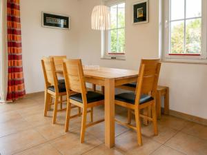 Holiday Home Urlaub mit Hund im Reethaus Muschel by Interhome