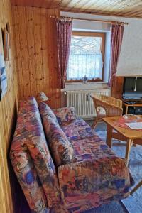 Apartment mit komplett eingerichteter Küchenzeile im Wohnraum by Interhome