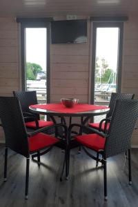 Apartment Hausboot NautikHus by Interhome