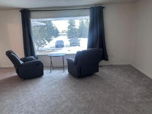 3 Private rooms with built-in closet & desk