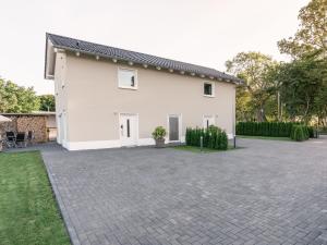 Apartment Herzlich willkommen im Ostseehaus am Naturstand - Ostseeblick! by Interhome
