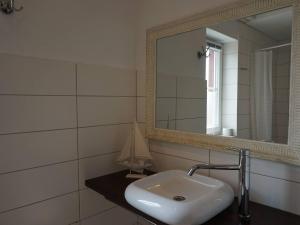 Holiday Home Gemütliches Schwedenhäuschen in guter Lage by Interhome