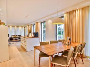 Apartment Luxus Ferienwohnung Seebrise by Interhome