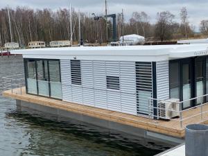 Apartment Sealoft auf der Ostsee Floatinghouse Trinity by Interhome