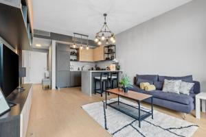 SkyPark Apartment with Free Parking