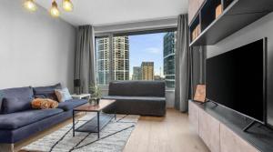 SkyPark Apartment with Free Parking